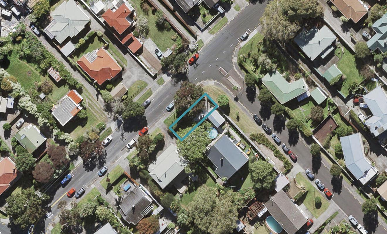 1/19 Buscomb Avenue, Henderson, Auckland - Carousel 1