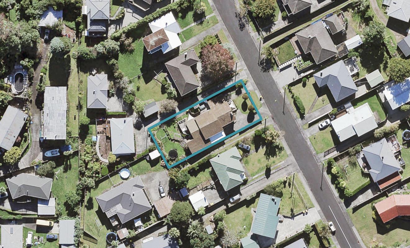 12 Tauhara Street, Green Bay, Auckland - Carousel 1