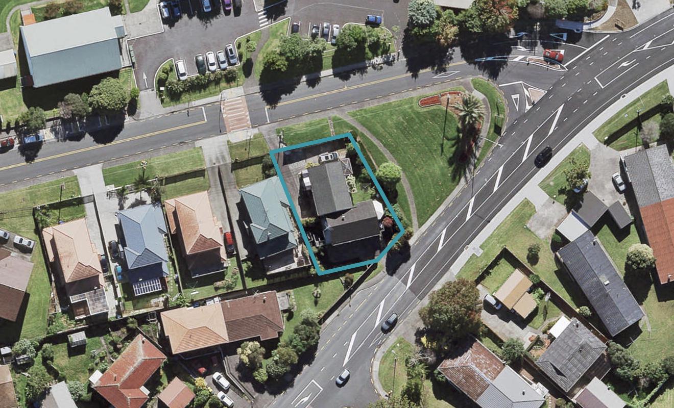 2 School Road, Te Atatu South, Auckland - Carousel 1