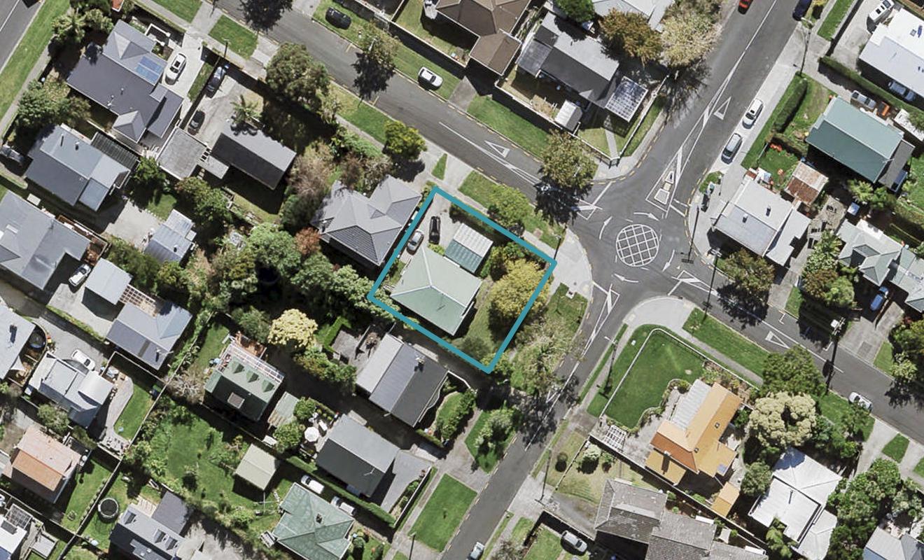 81 Fowlds Avenue, Sandringham, Auckland - Carousel 1