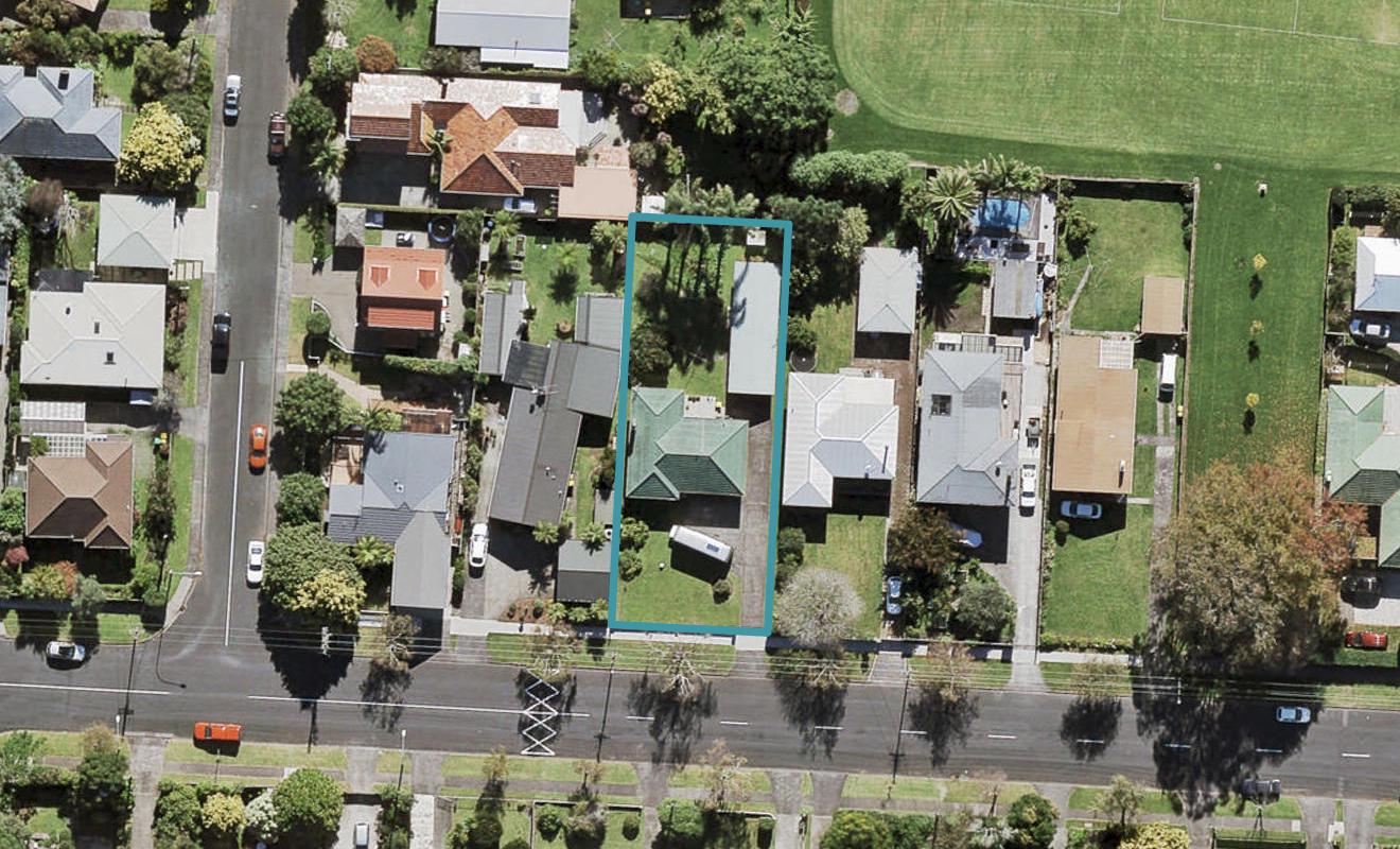 25 Yeovil Road, Te Atatu Peninsula, Auckland - Carousel 1