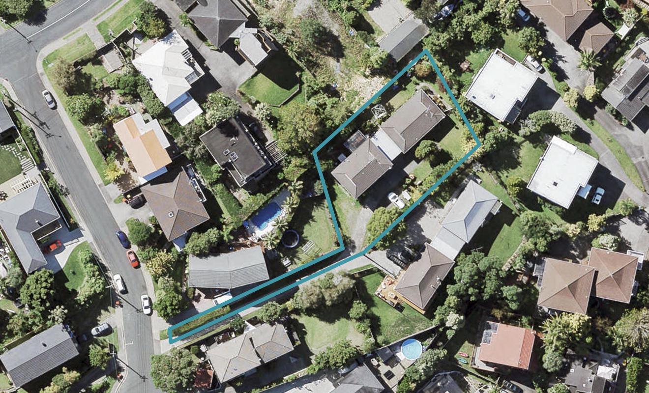 2/4 Phillipa Place, Browns Bay, Auckland - Carousel 1