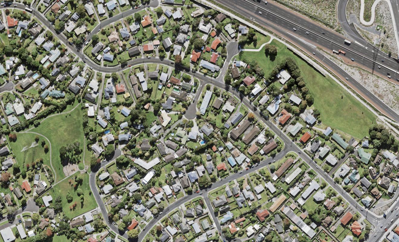 4 May Avenue, Te Atatu South, Auckland - Carousel 1