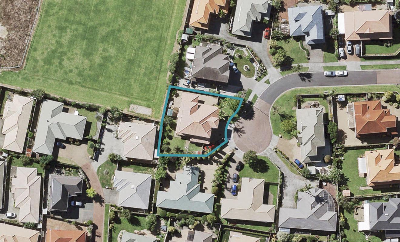 9 Belsomet Place, Golflands, Auckland - Carousel 1