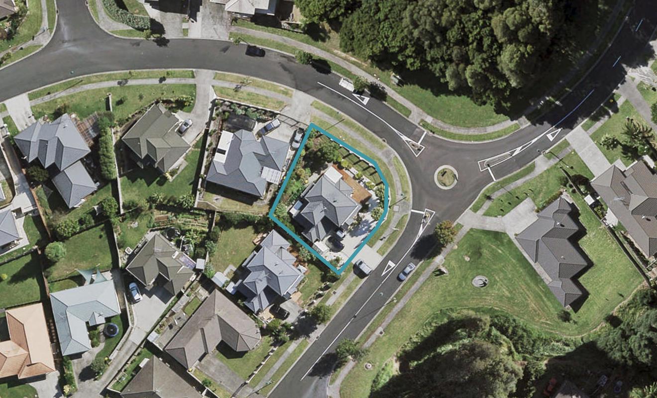2 Fairchild Avenue, Goodwood Heights, Auckland - Carousel 1