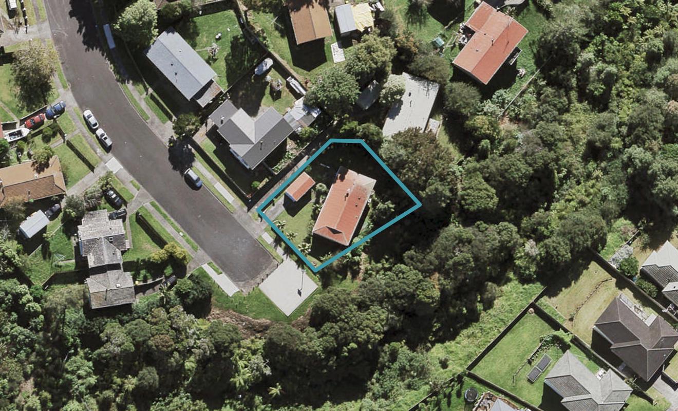 24 Holmes Drive, West Harbour, Auckland - Carousel 1