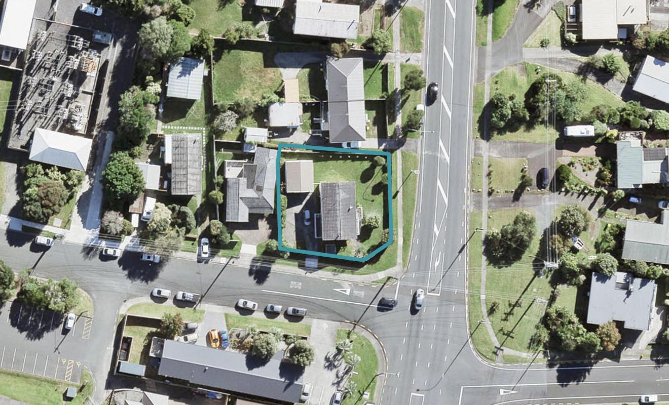 854 East Coast Road, Northcross, Auckland - Carousel 1