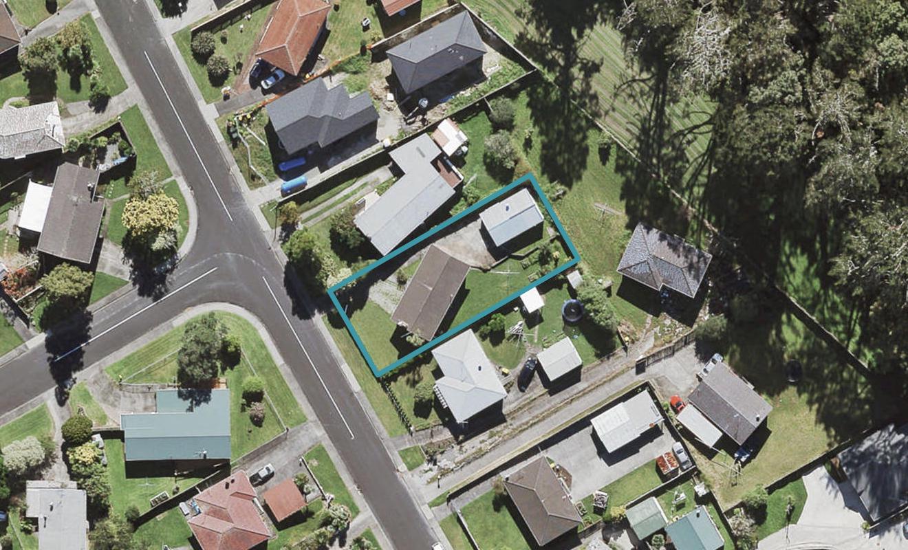 13 Thornlow Street, Glendene, Auckland - Carousel 1