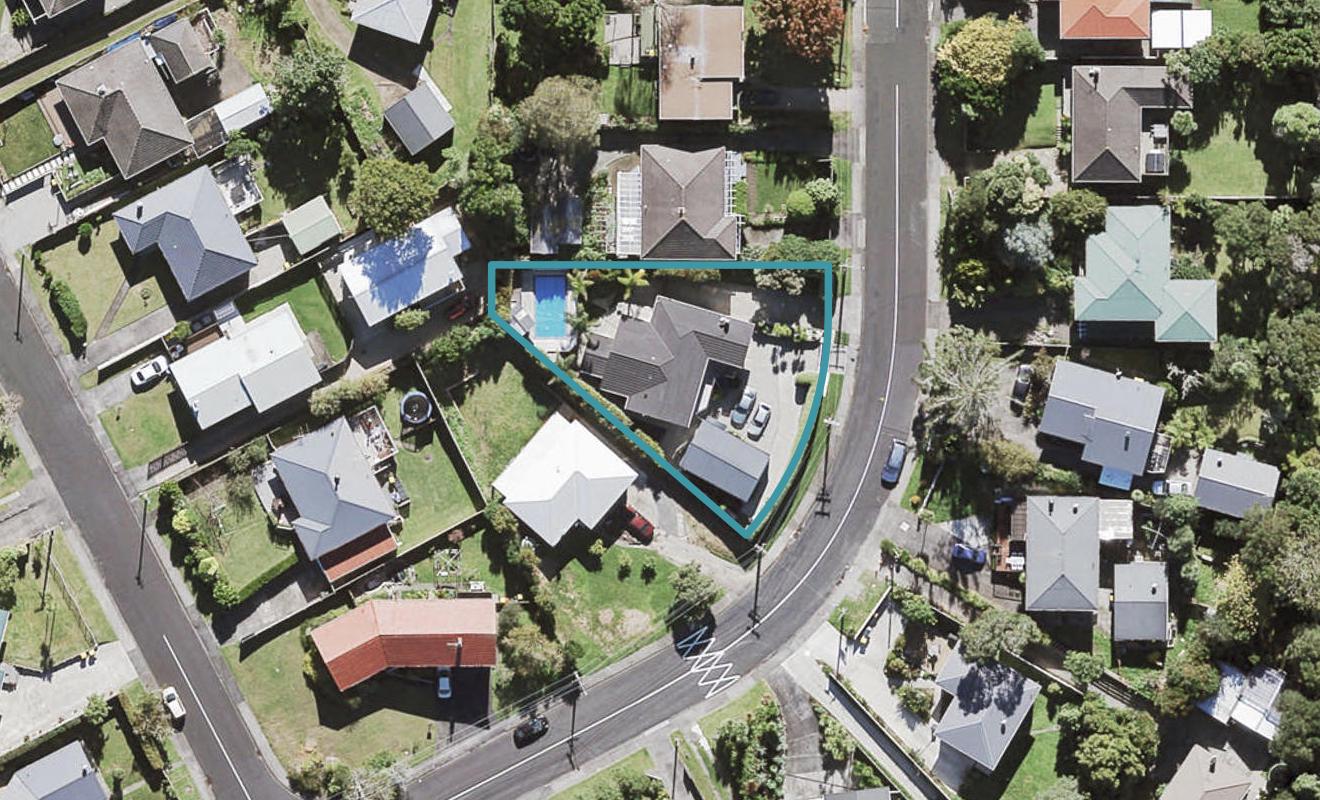 33 Taupo Street, Green Bay, Auckland - Carousel 1