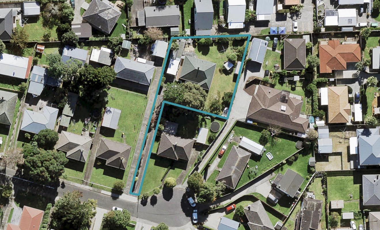 39 Hereford Street, Te Atatu Peninsula, Auckland - Carousel 1
