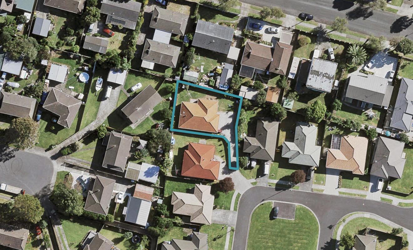 11 Piriti Place, Weymouth, Auckland - Carousel 1