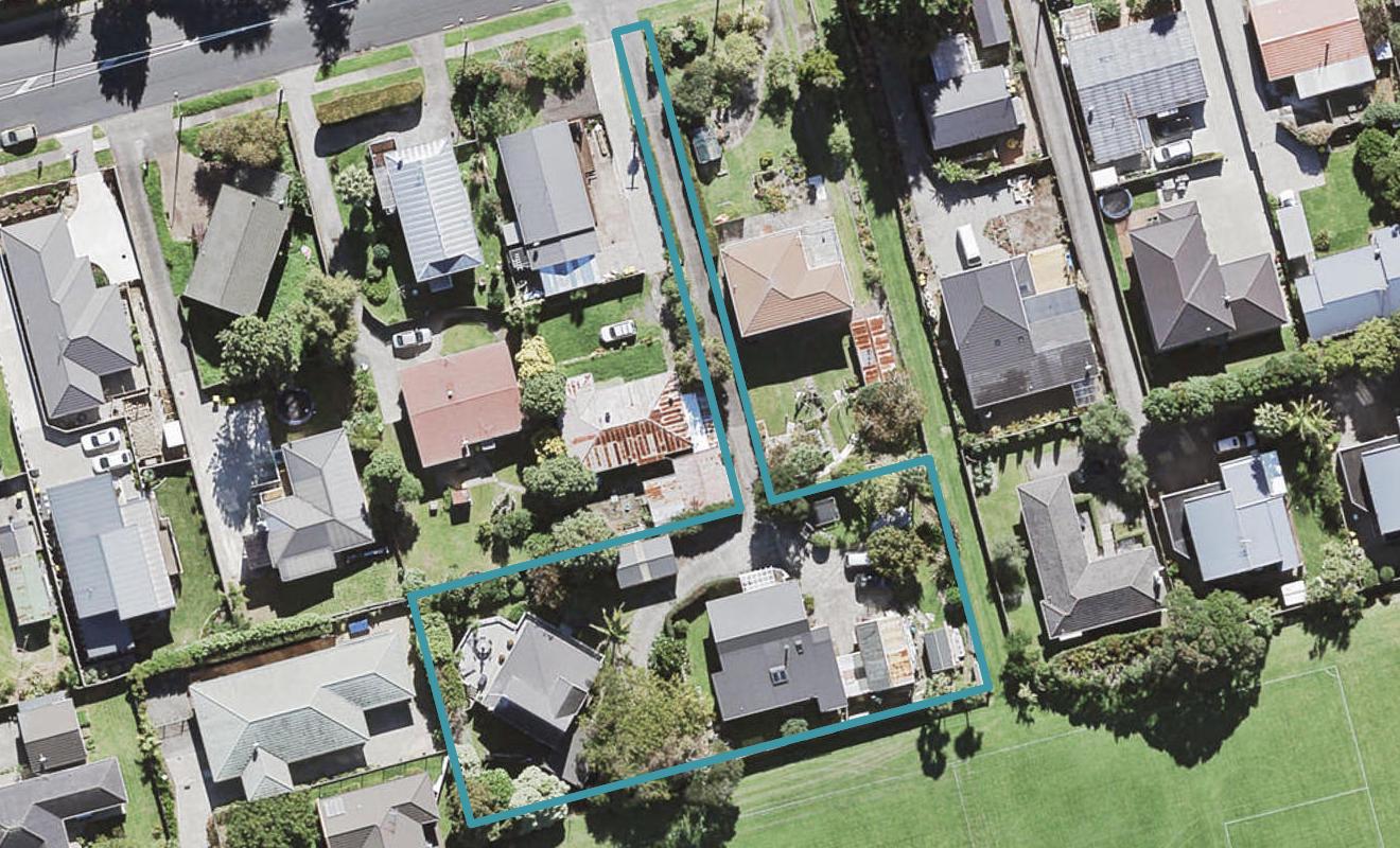 2/40B Godley Road, Green Bay, Auckland - Carousel 1