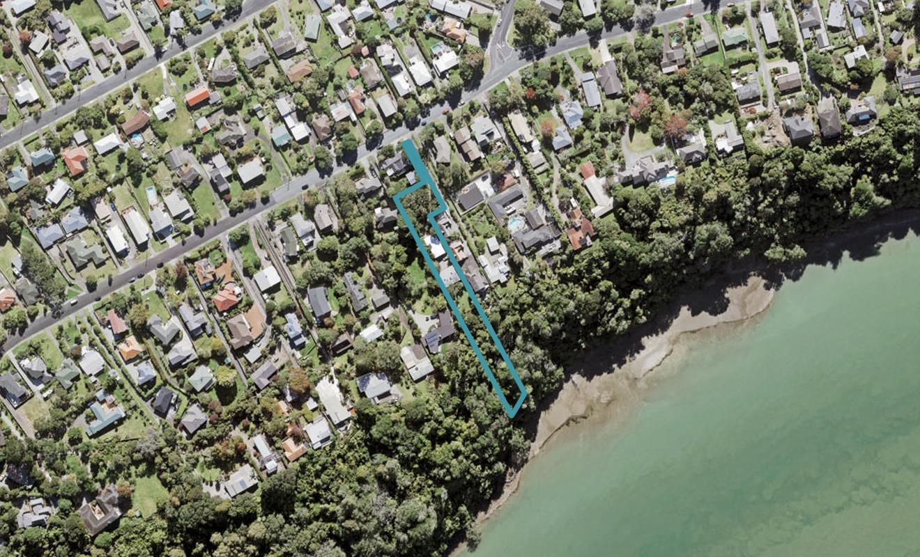 116 Cliff View Drive, Green Bay, Auckland - Carousel 1