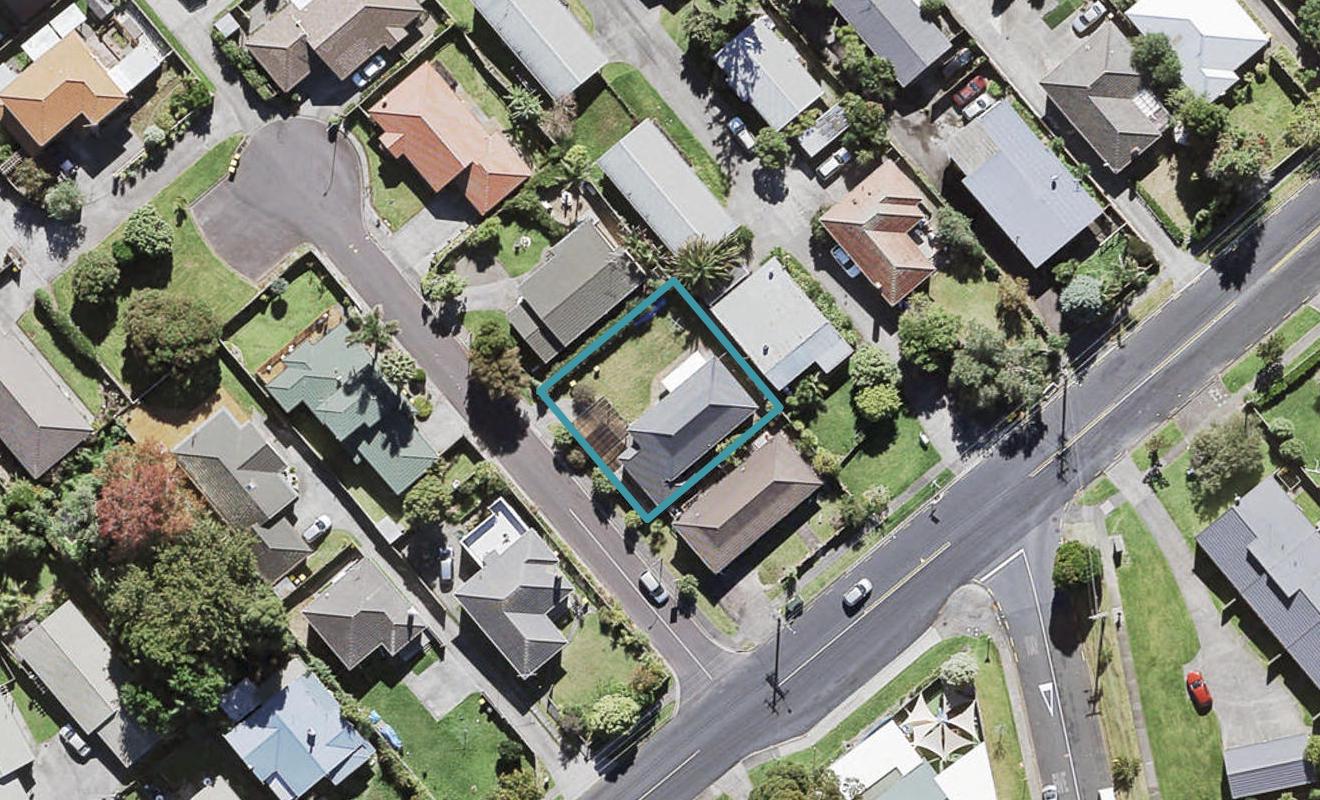 1 Davern Lane, New Lynn, Auckland - Carousel 1
