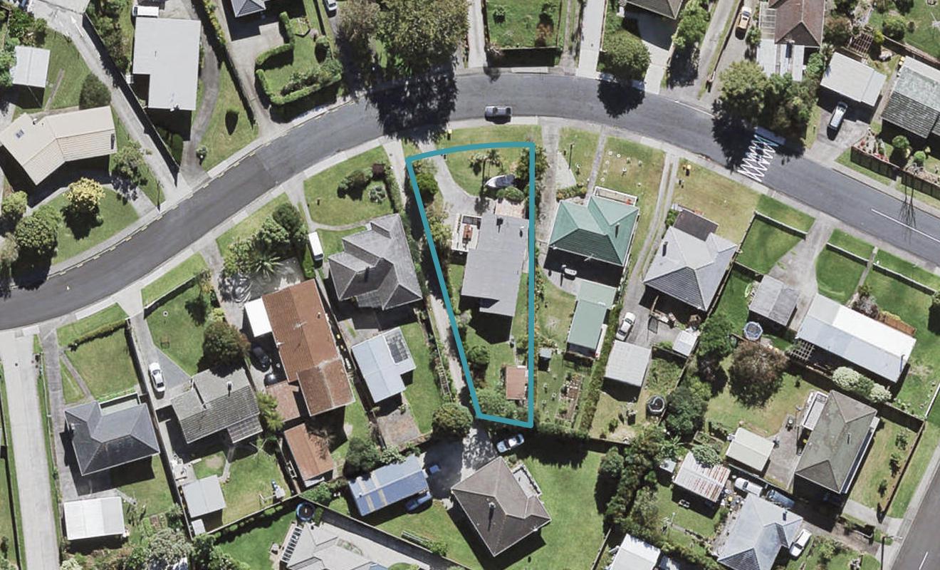 61 Divich Avenue, Te Atatu South, Auckland - Carousel 1