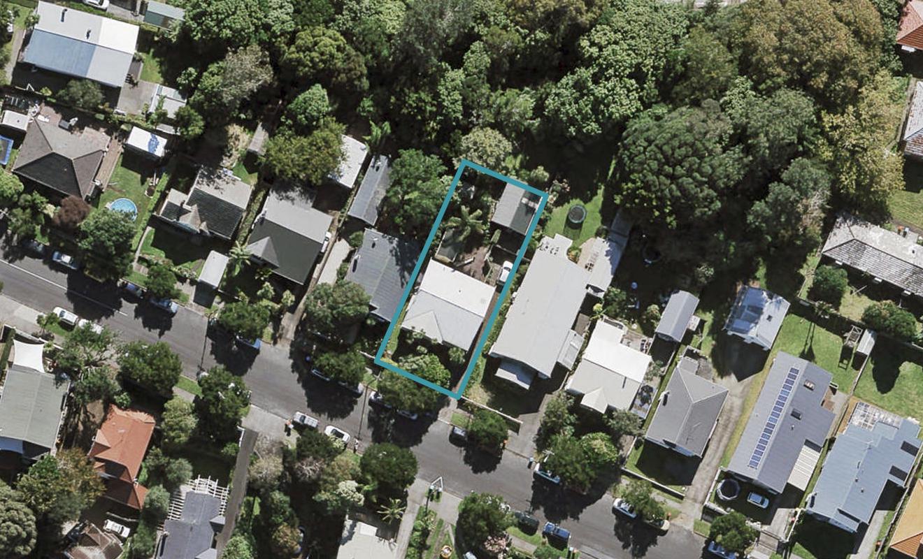 23 Aroha Avenue, Sandringham, Auckland - Carousel 1