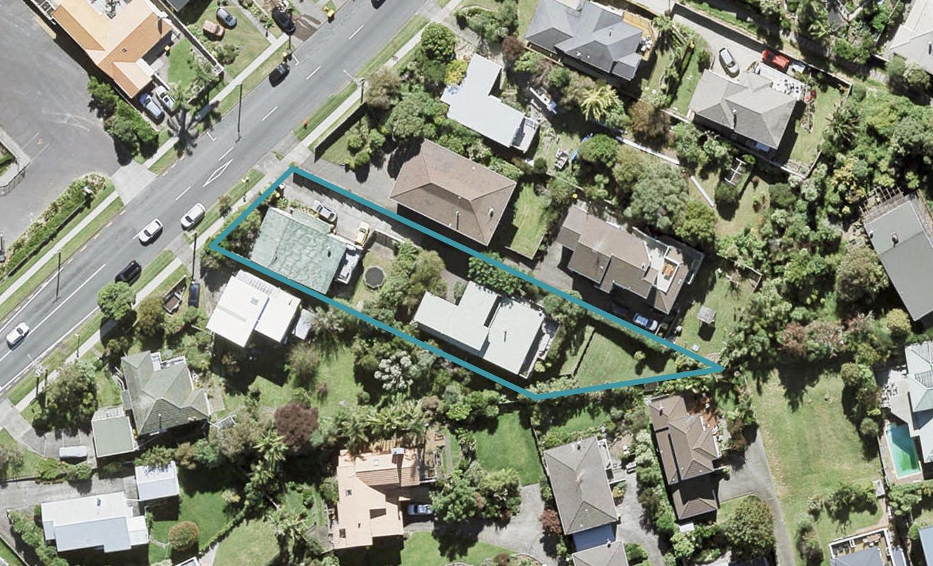 2/61 Deep Creek Road, Waiake, Auckland - Carousel 1