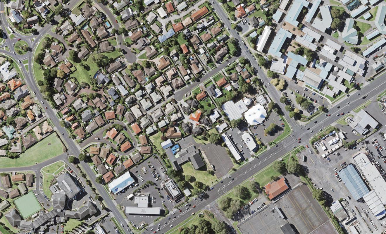 16 Penruddocke Road, Half Moon Bay, Auckland - Carousel 1