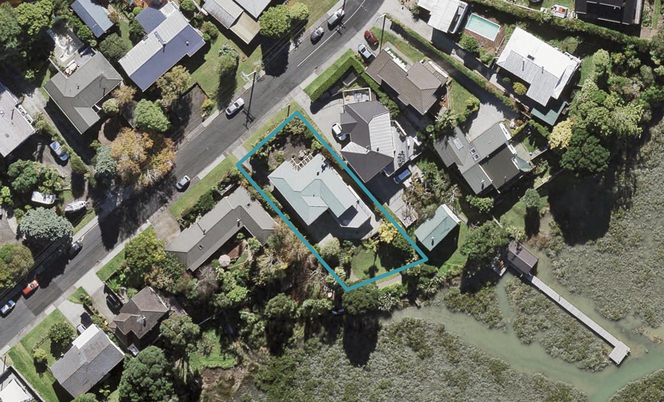 118 Tiroroa Avenue, Te Atatu South, Auckland - Carousel 1