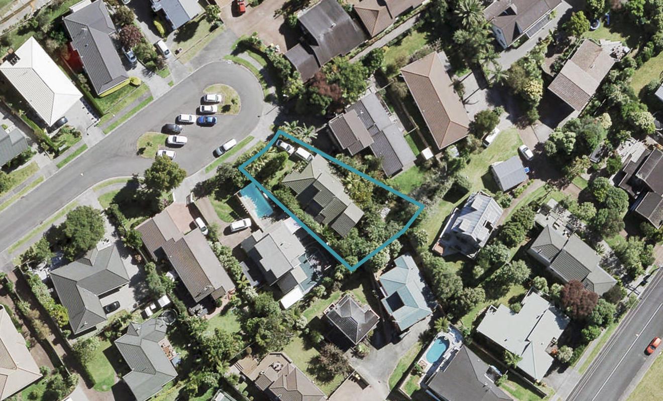 41 Taupiko Place, Green Bay, Auckland - Carousel 1
