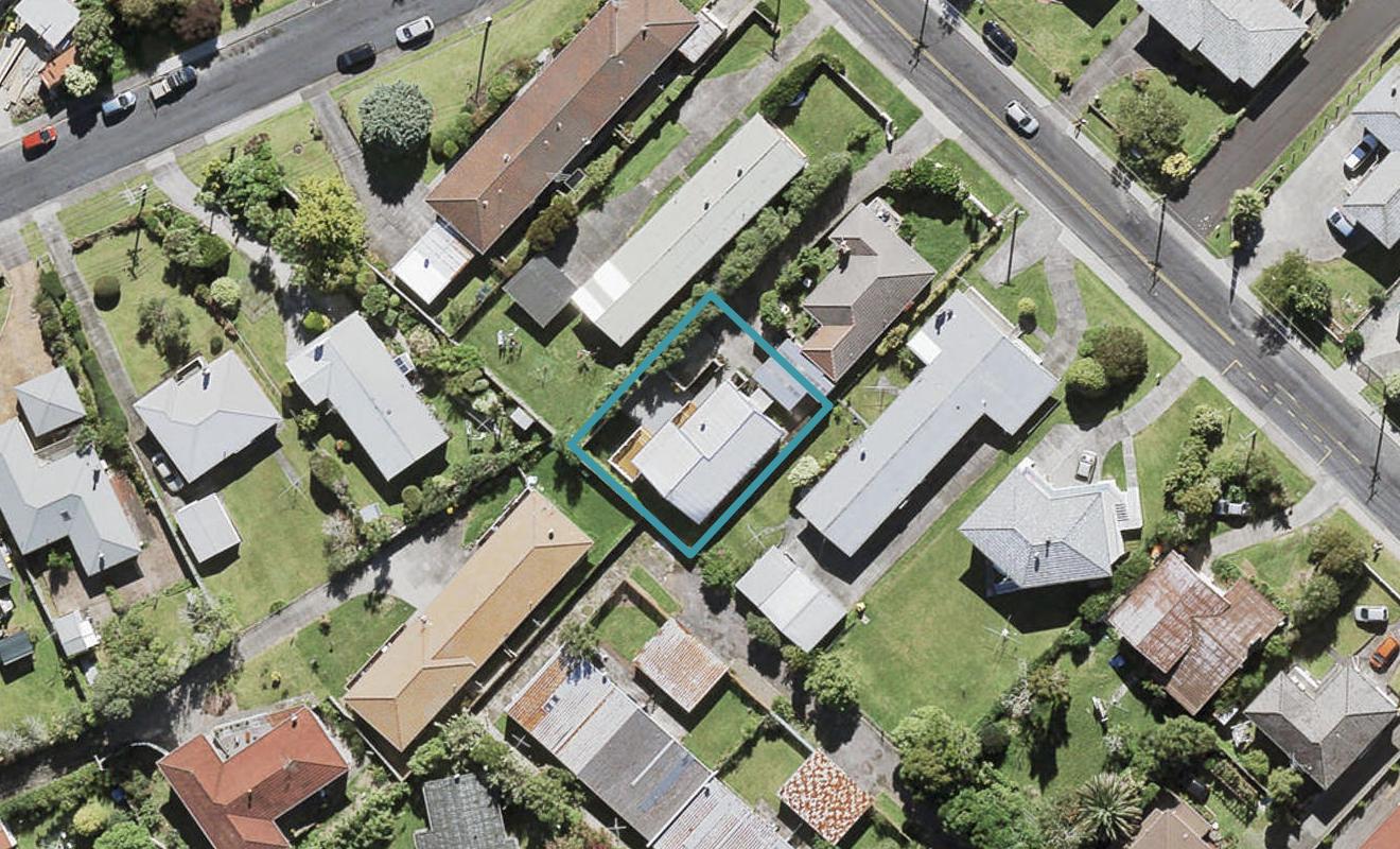 81A Royal View Road, Te Atatu South, Auckland - Carousel 1