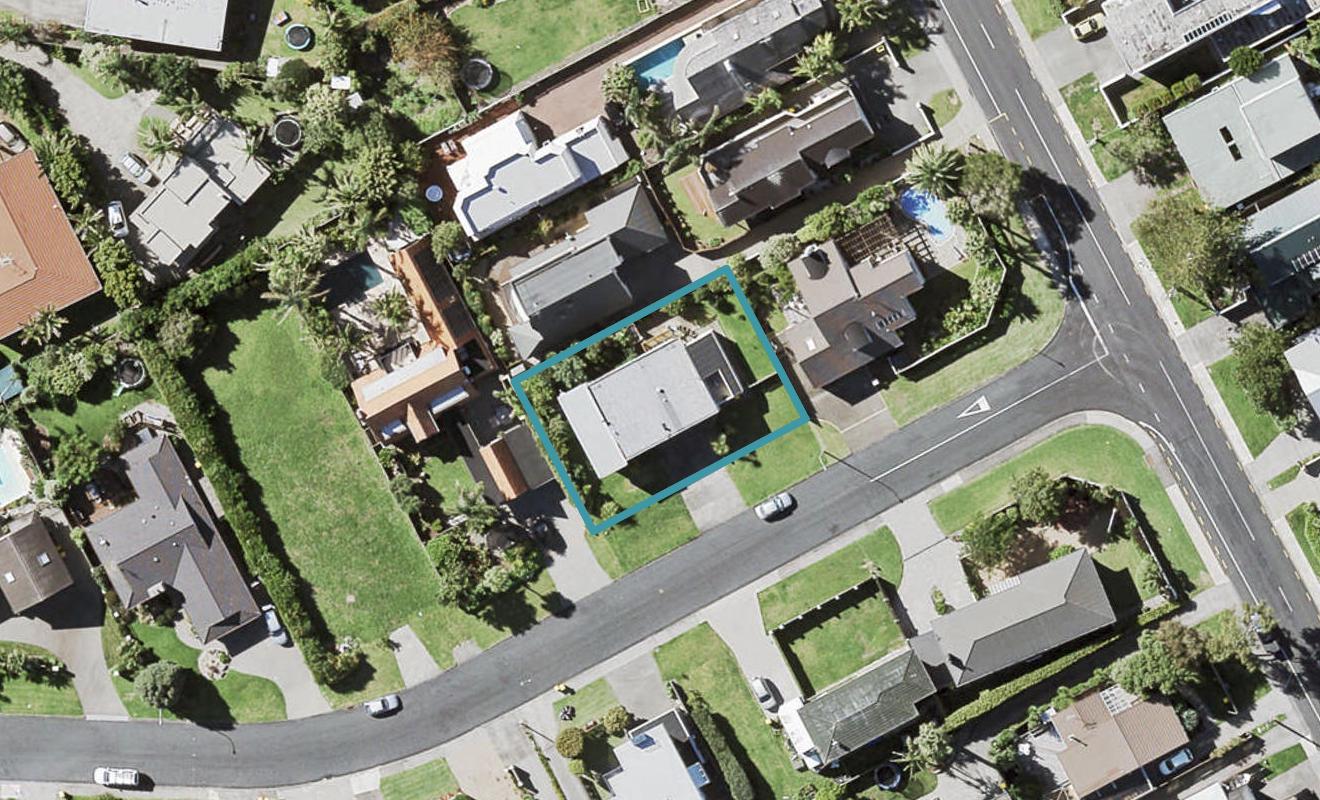 16B Lynton Road, Bucklands Beach, Auckland - Carousel 1