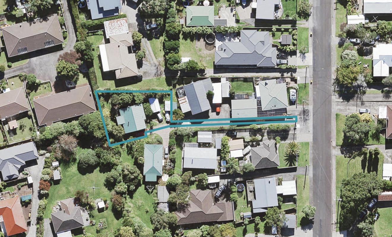 7A Bishop Street, Green Bay, Auckland - Carousel 1