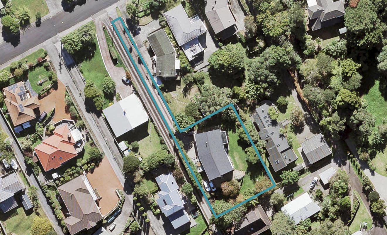 140 Cliff View Drive, Green Bay, Auckland - Carousel 1