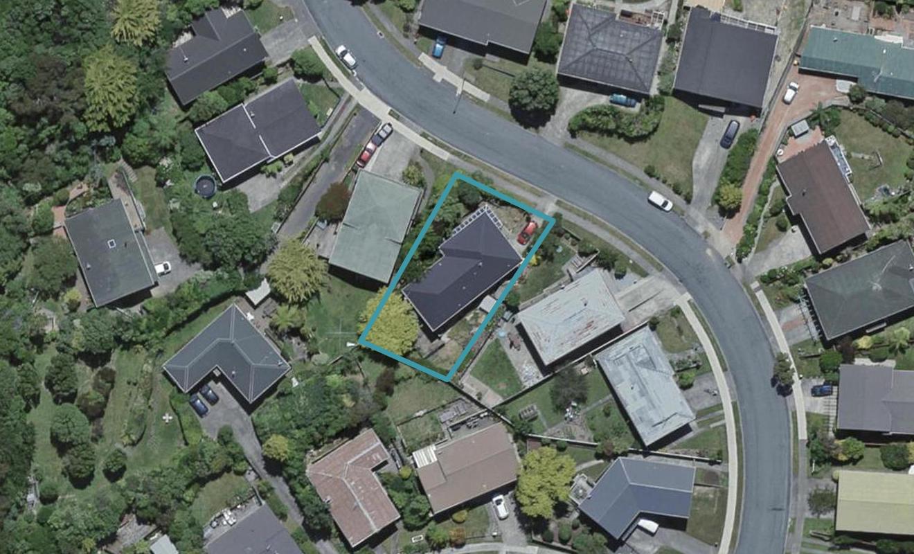 19 Turriff Crescent, Tawa, Wellington - Carousel 1