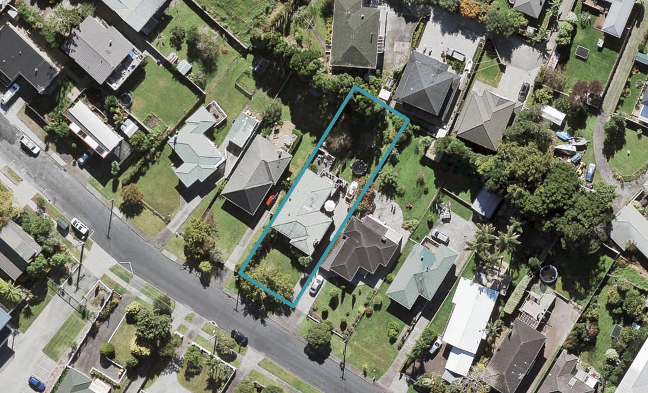 6 Covil Avenue, Te Atatu South, Auckland - Carousel 1