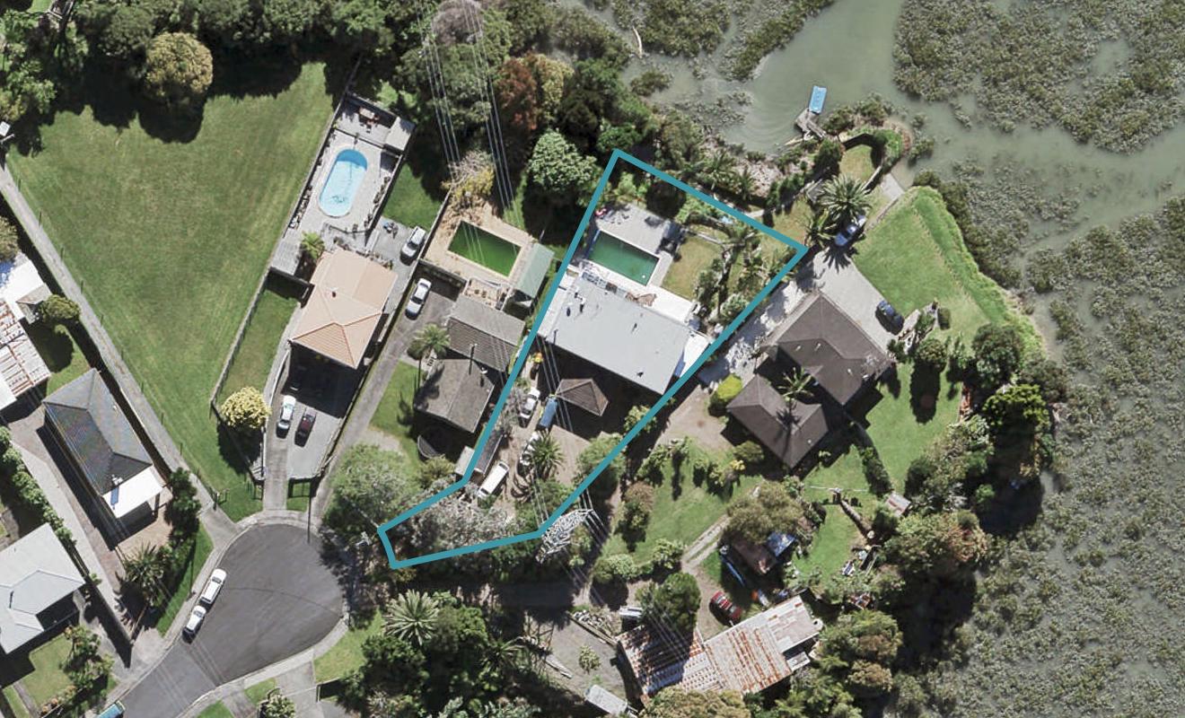 18 Meadow Crescent, Te Atatu South, Auckland - Carousel 1