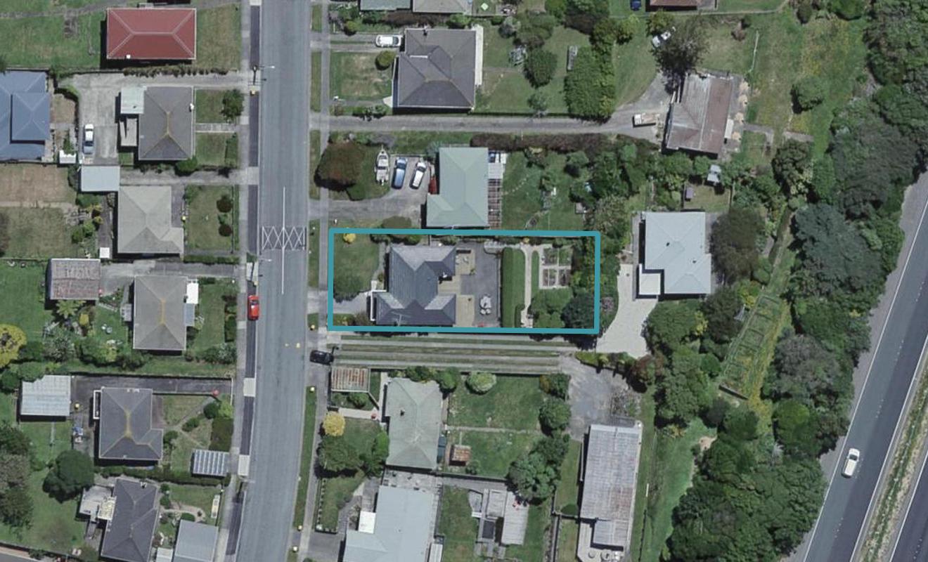 37 Taylor Terrace, Tawa, Wellington - Carousel 1