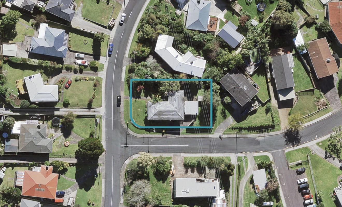 43 Tiroroa Avenue, Te Atatu South, Auckland - Carousel 1