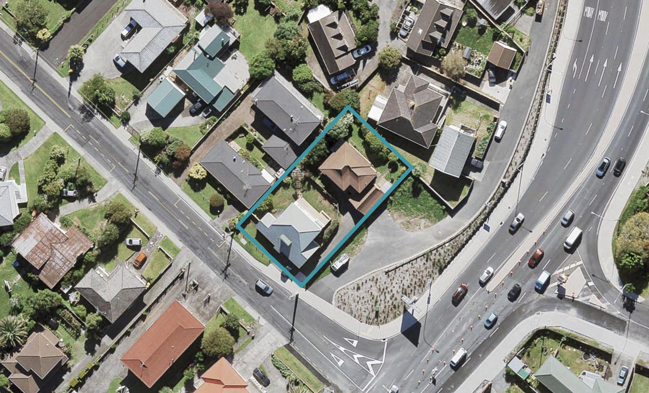 1/92 Royal View Road, Te Atatū South, Auckland - Carousel 1