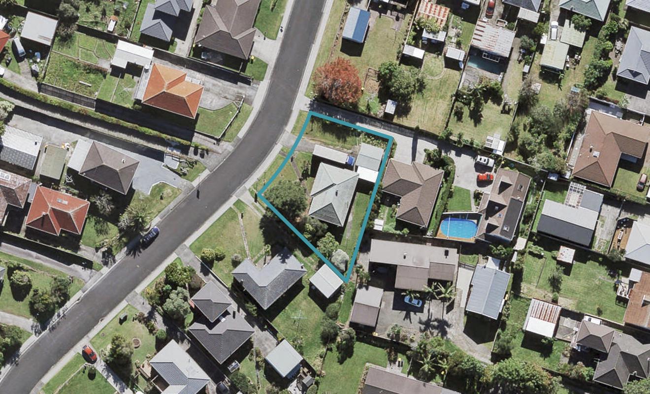 6 Essex Street, Te Atatu South, Auckland - Carousel 1