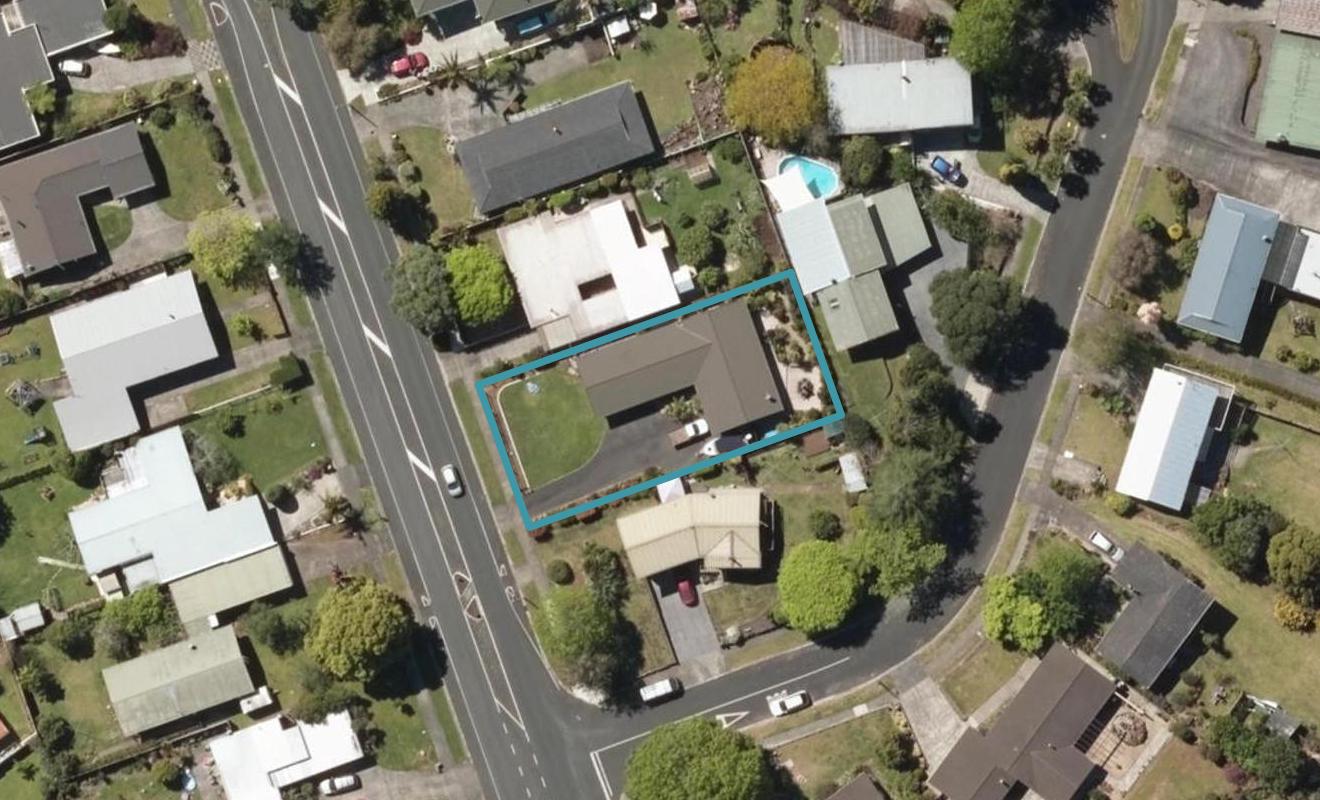 16 Fairway Drive, Kamo, Whangarei - Carousel 1