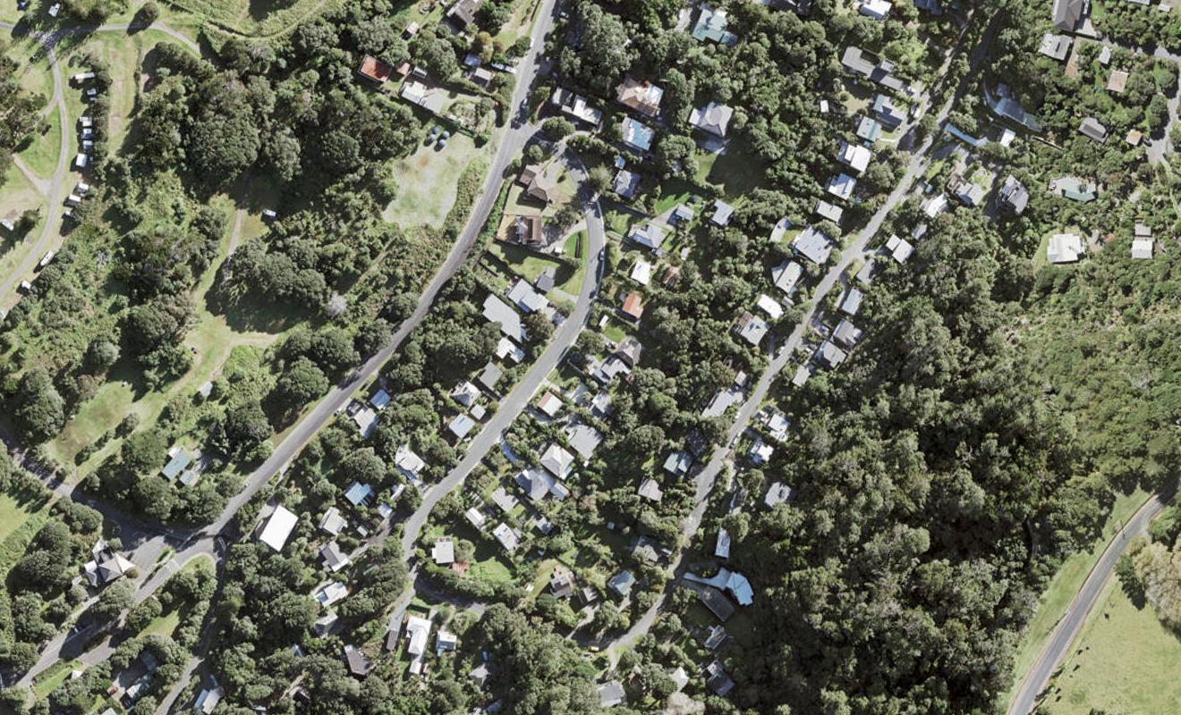 18 Domain Crescent, Muriwai, Waimauku - Carousel 1