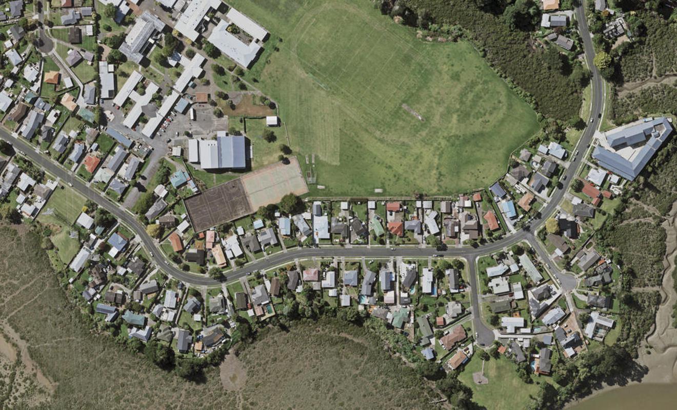 104D Edgewater Drive, Pakuranga, Auckland - Carousel 1