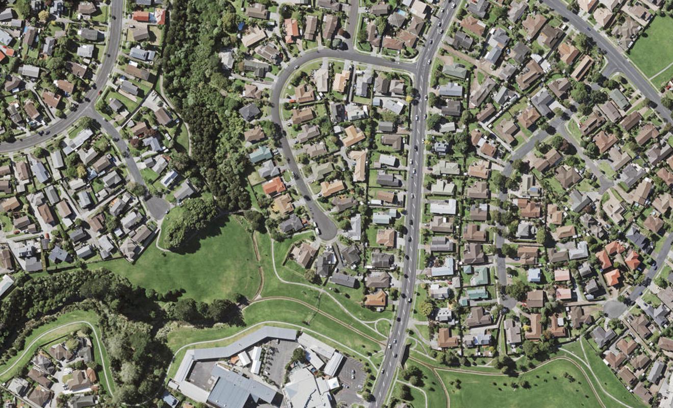 28 Pinewood Grove, Botany Downs, Auckland - Carousel 1