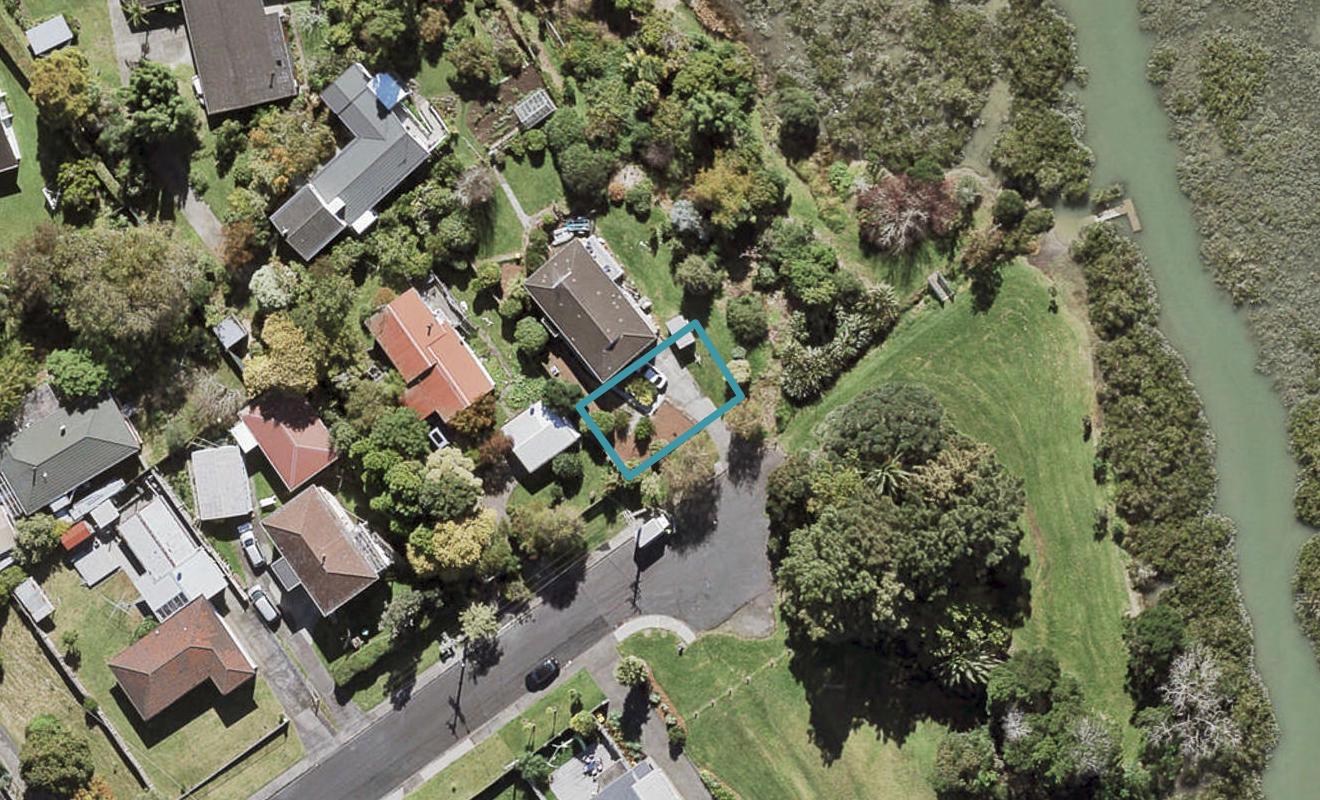 112A Roberts Road, Te Atatu South, Auckland - Carousel 1