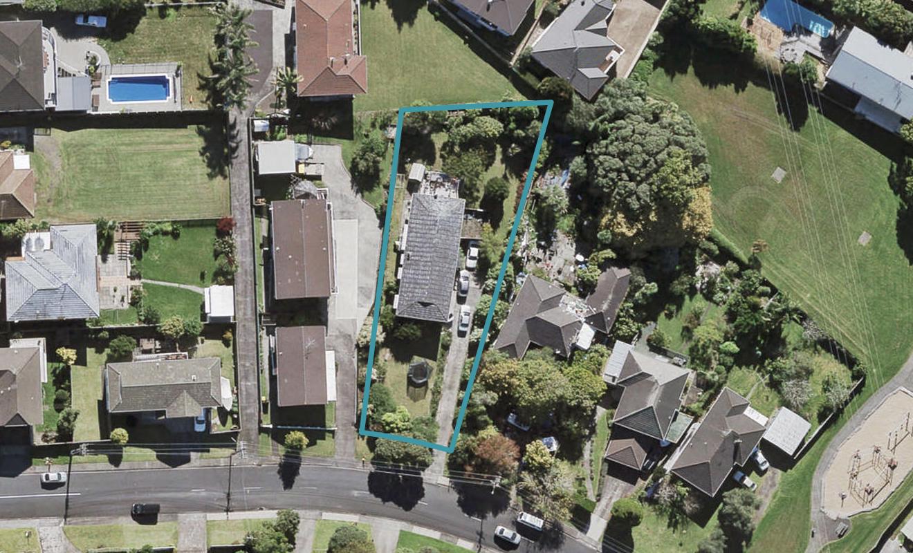 6 Wakeling Avenue, Te Atatu South, Auckland - Carousel 1