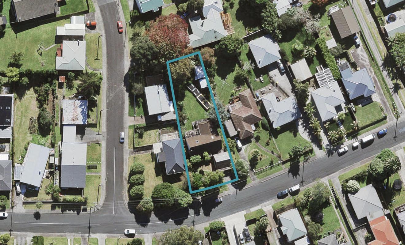 19 Amberley Avenue, Te Atatu South, Auckland - Carousel 1