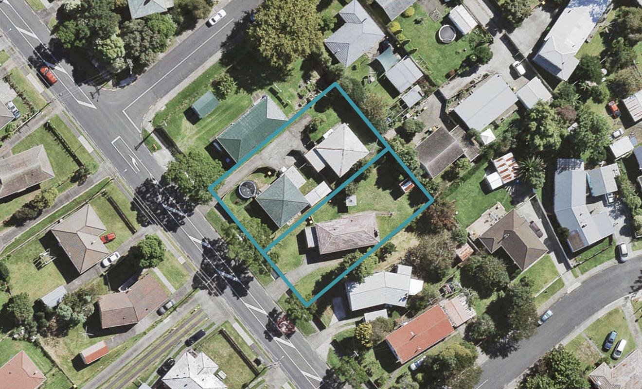 19A Border Road, Henderson, Auckland - Carousel 1