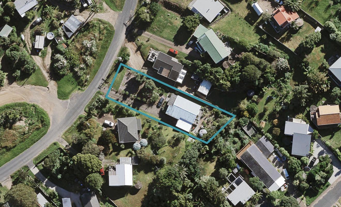 14 Kennedy Road, Surfdale, Waiheke Island - Carousel 1