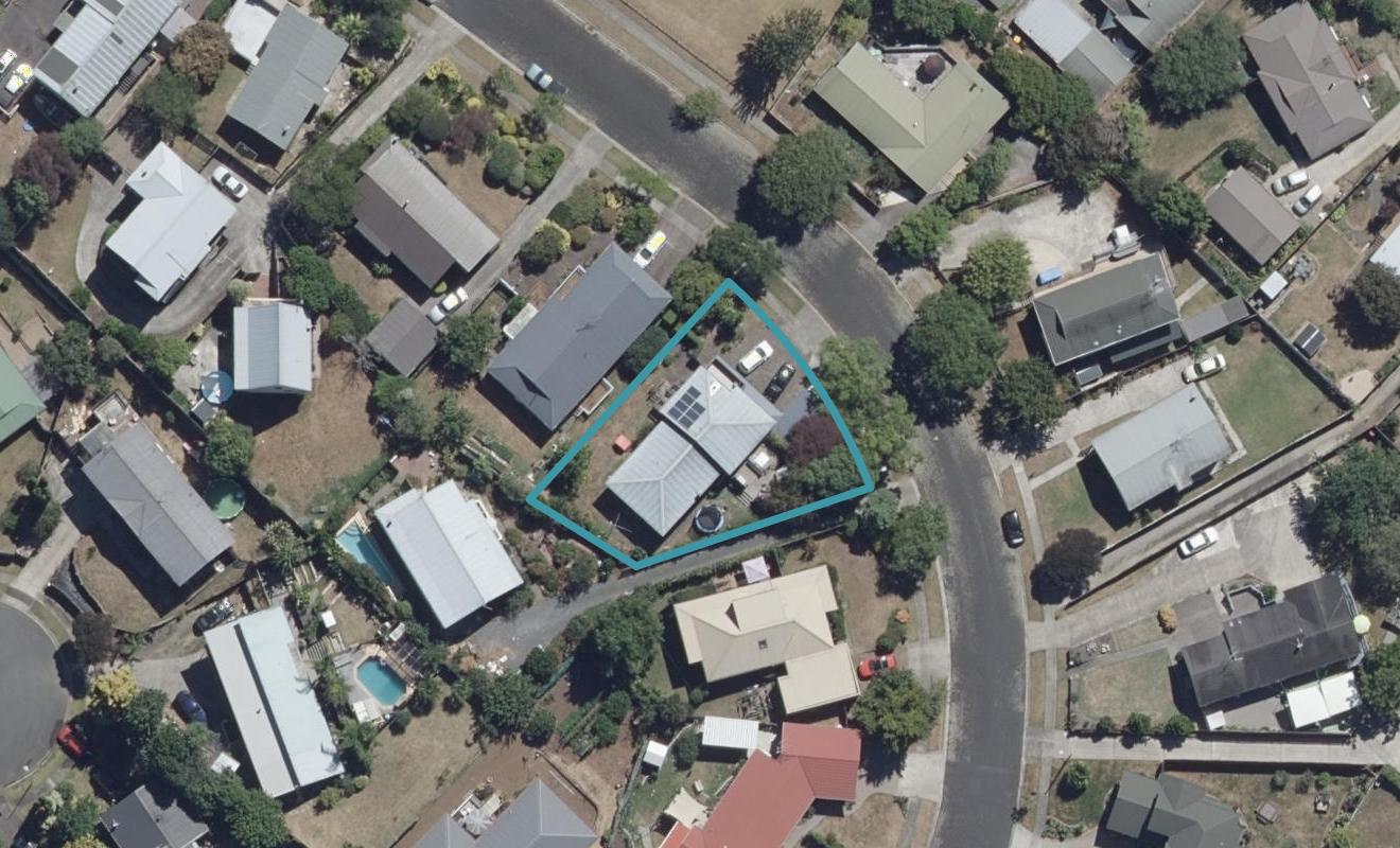 40 Lansdowne Crescent, Glenview, Hamilton - Carousel 1