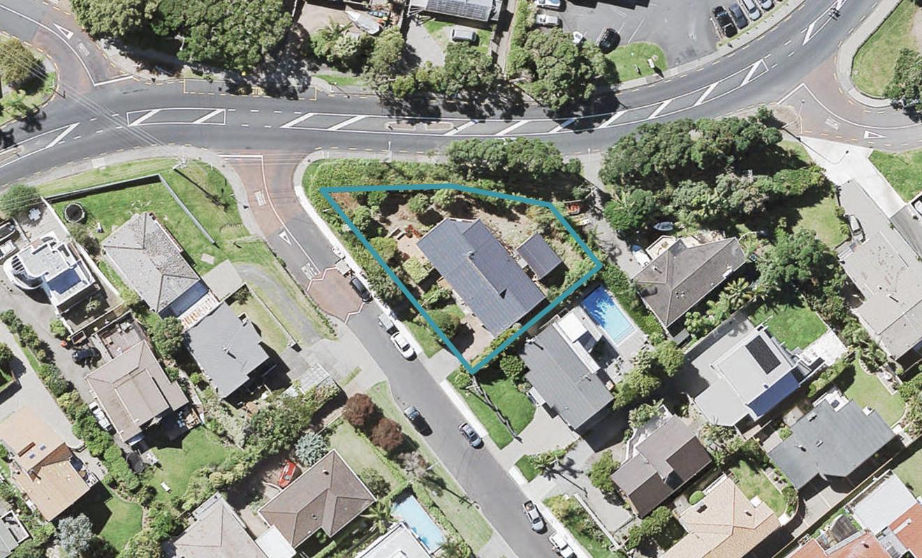 37 Bournemouth Terrace, Murrays Bay, Auckland - Carousel 1