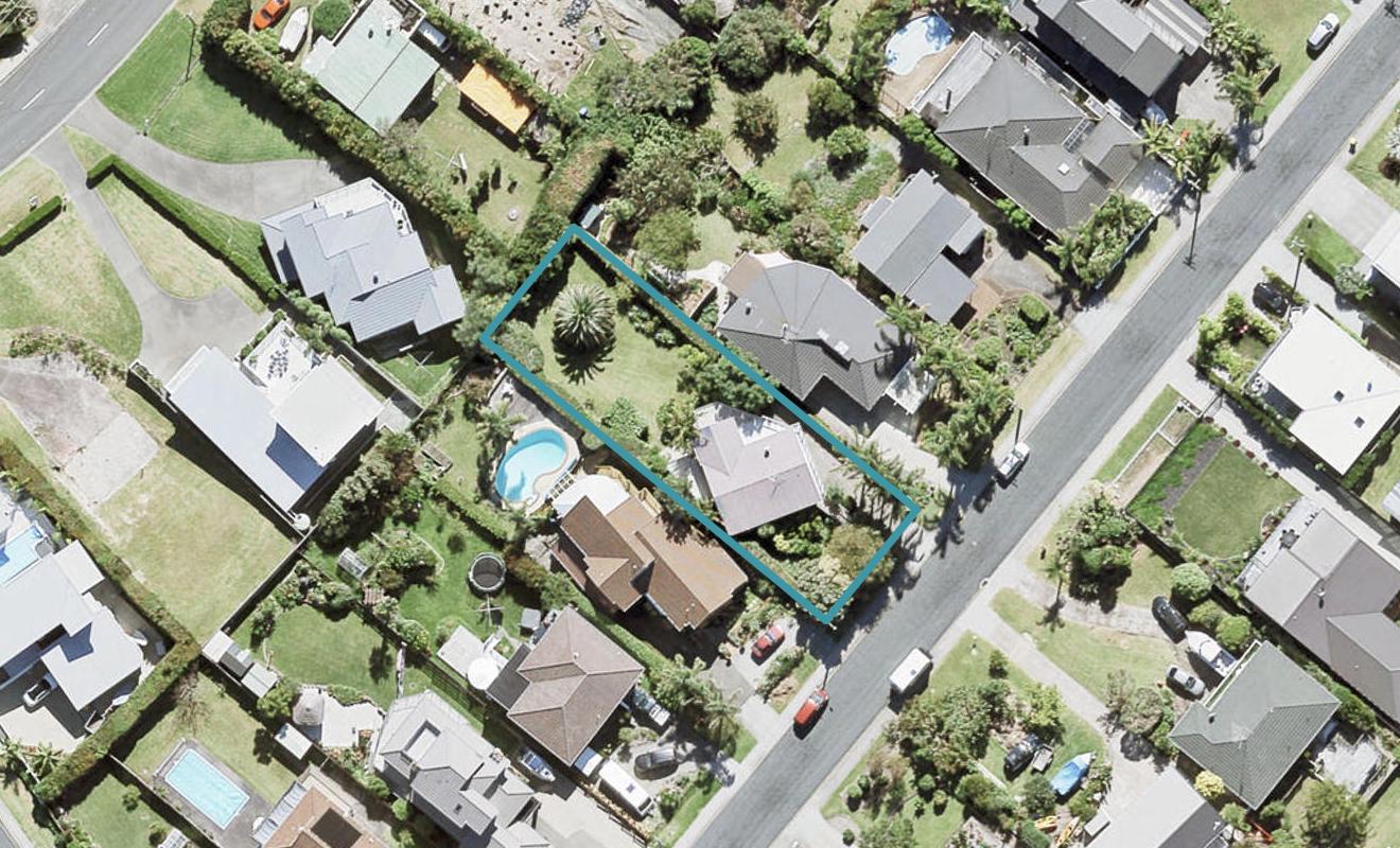 12 De Luen AVenue, Tindalls Beach , Auckland - Carousel 1