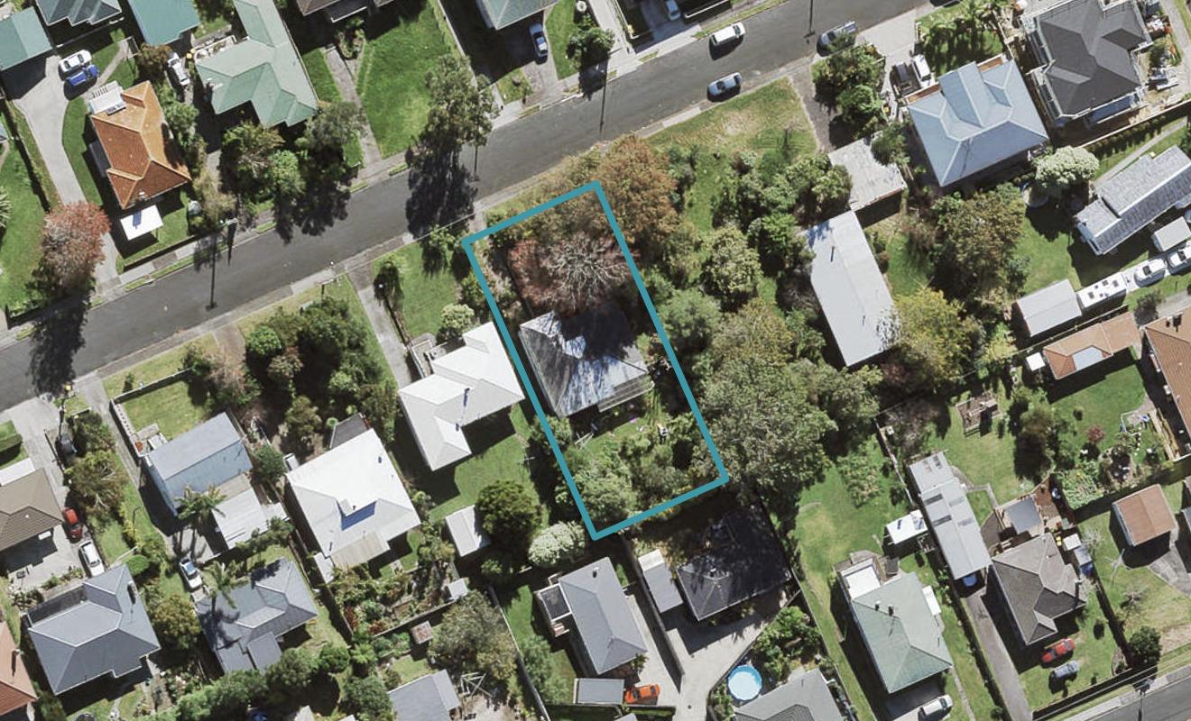 6 Sherwood Avenue, Te Atatu South, Auckland - Carousel 1