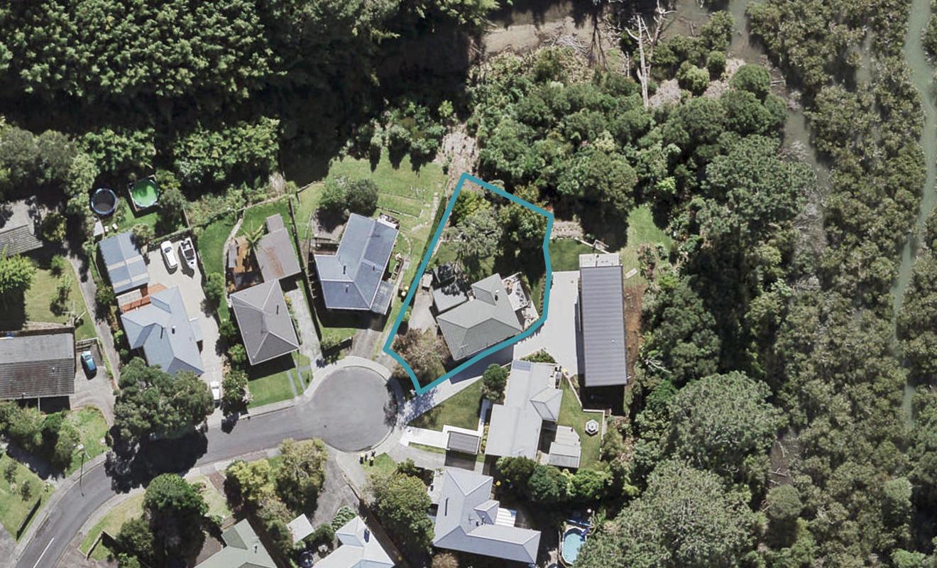 16 James Scott Place, Te Atatu South, Auckland - Carousel 1