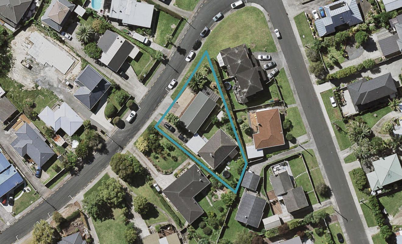 1/4 Pax Avenue, Forrest Hill, Auckland - Carousel 1